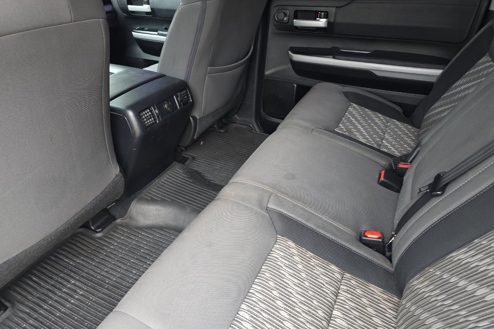 Used 2018 White Toyota SR5 image 9