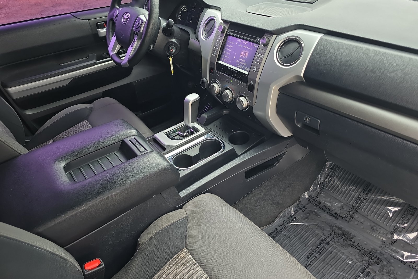 Used 2018 White Toyota SR5 image 12