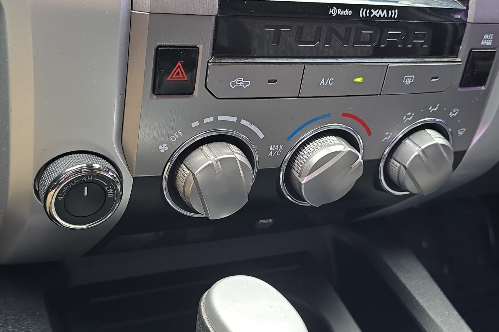 Used 2018 White Toyota SR5 image 17