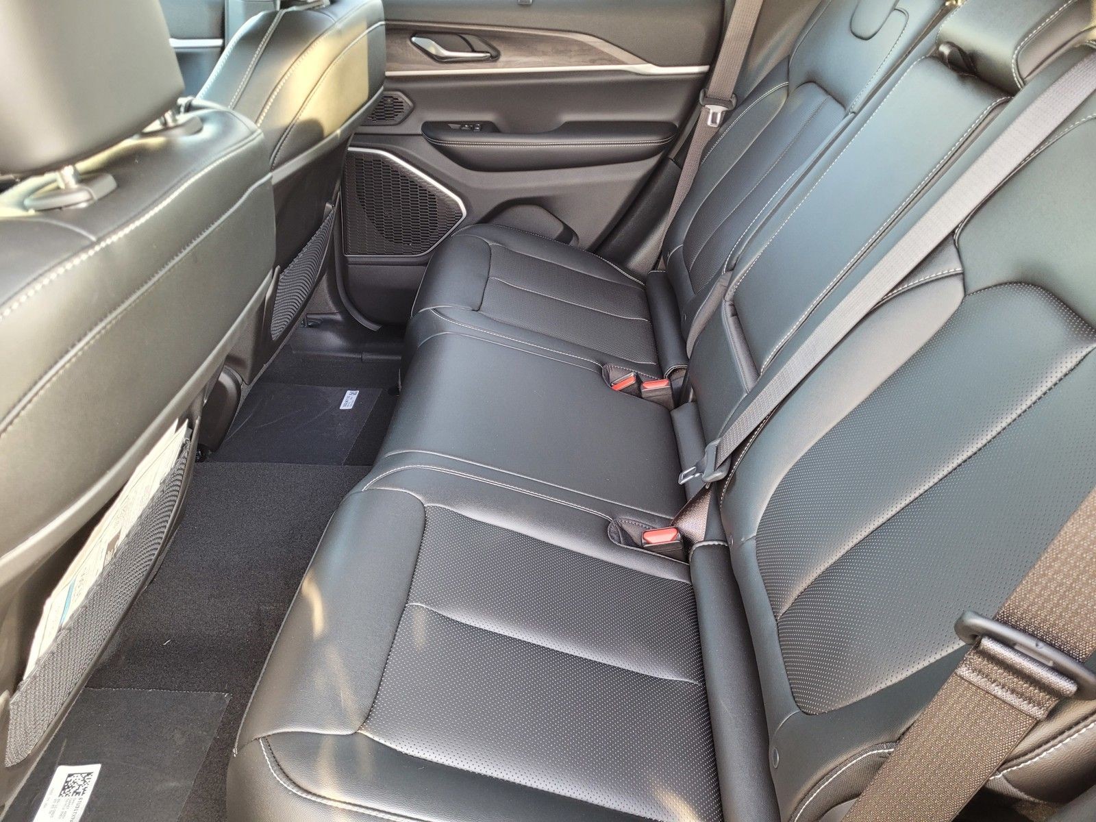 Used 2024  Jeep 4xe image 16