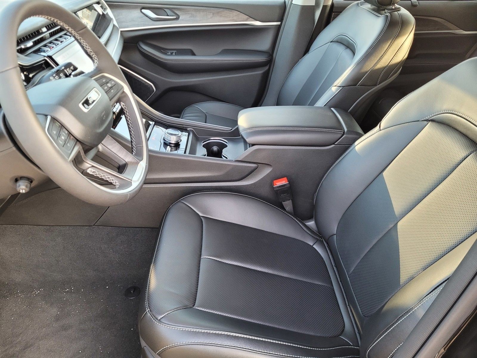 Used 2024  Jeep 4xe image 40