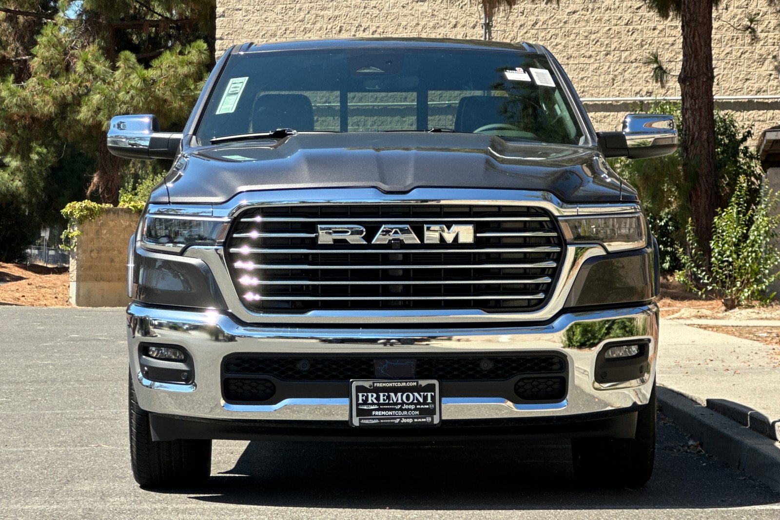New 2026 Granite Crystal Metallic Clear-Coat Exterior Paint RAM Laramie image 8