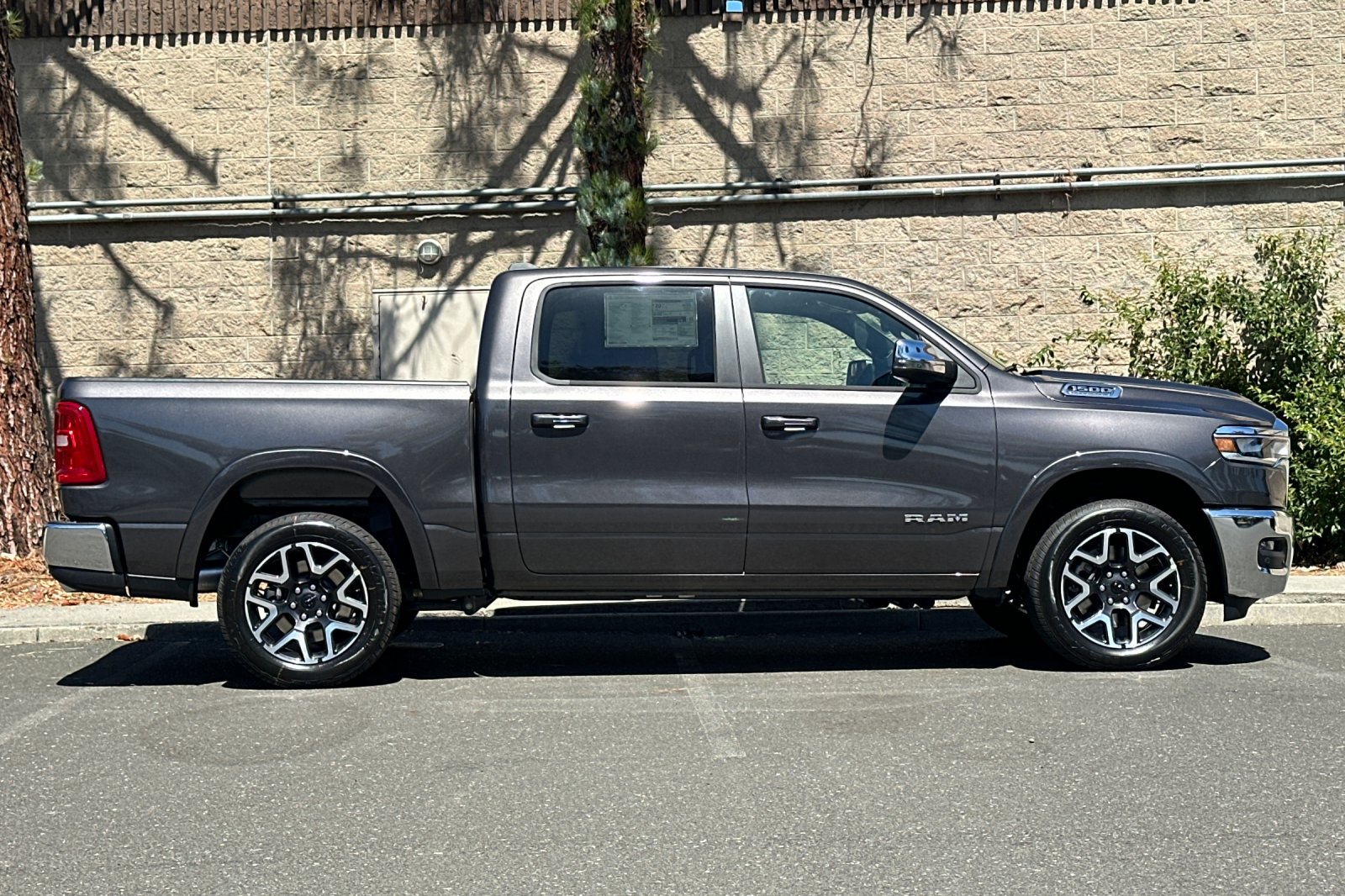 New 2026 Granite Crystal Metallic Clear-Coat Exterior Paint RAM Laramie image 2