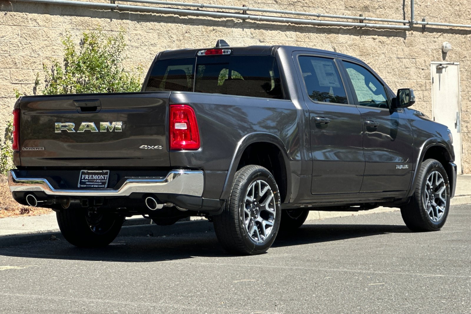 New 2026 Granite Crystal Metallic Clear-Coat Exterior Paint RAM Laramie image 3