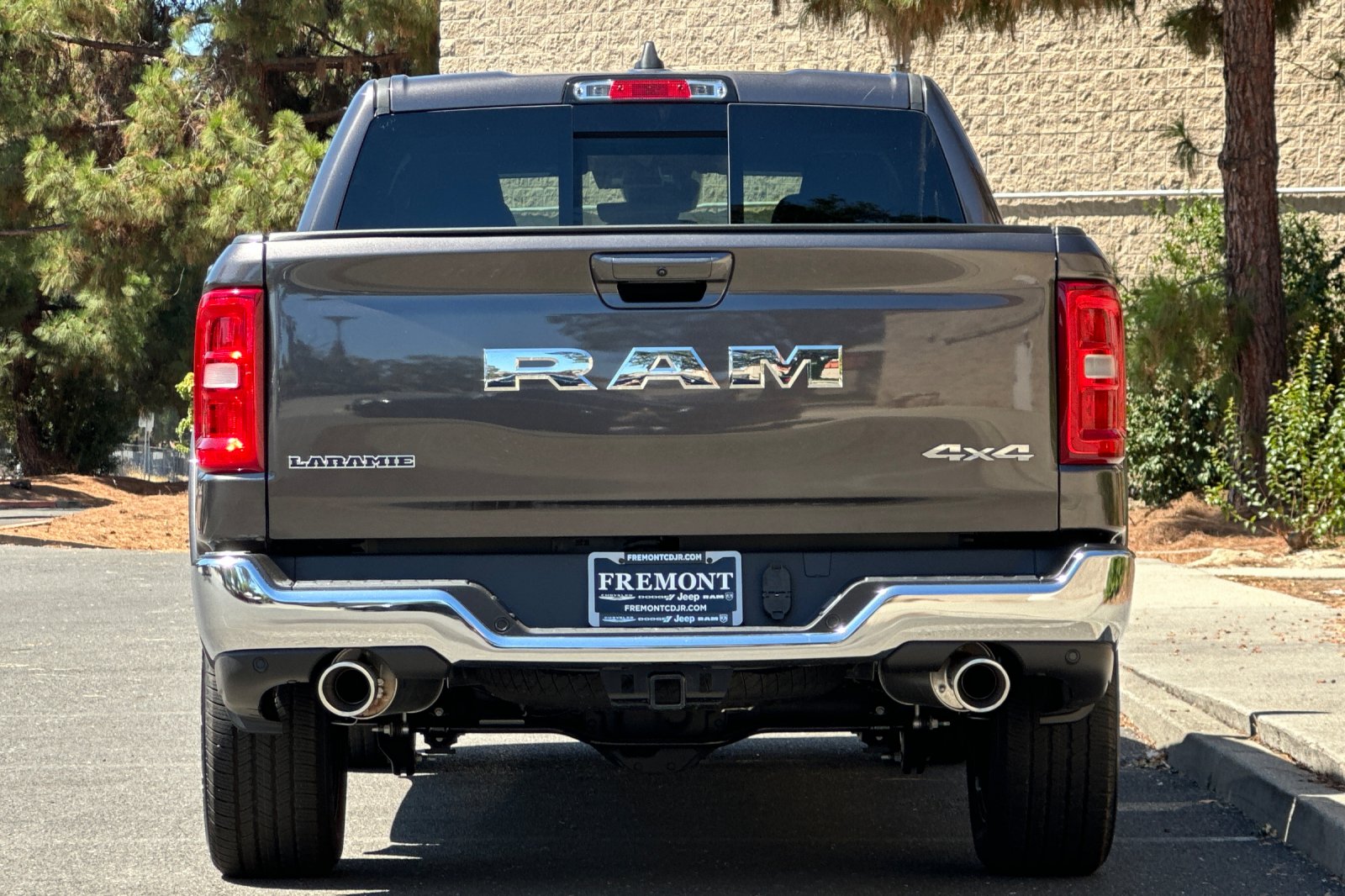 New 2026 Granite Crystal Metallic Clear-Coat Exterior Paint RAM Laramie image 4