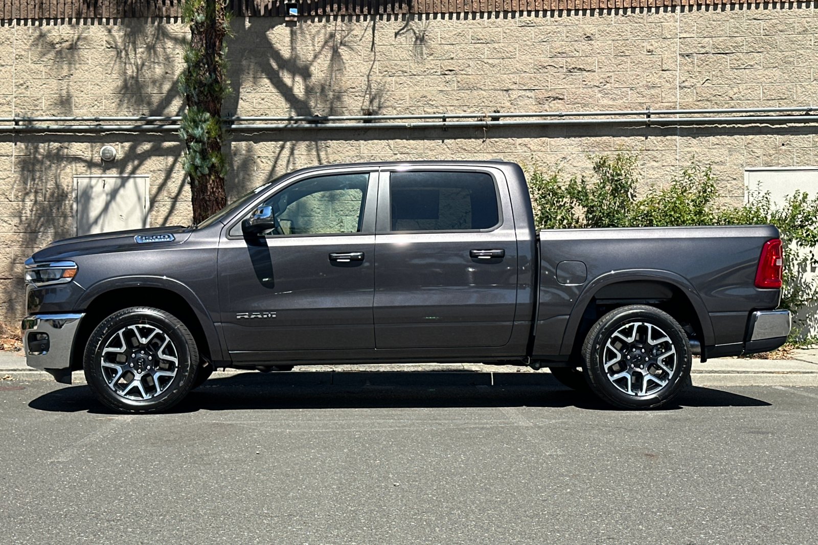 New 2026 Granite Crystal Metallic Clear-Coat Exterior Paint RAM Laramie image 6
