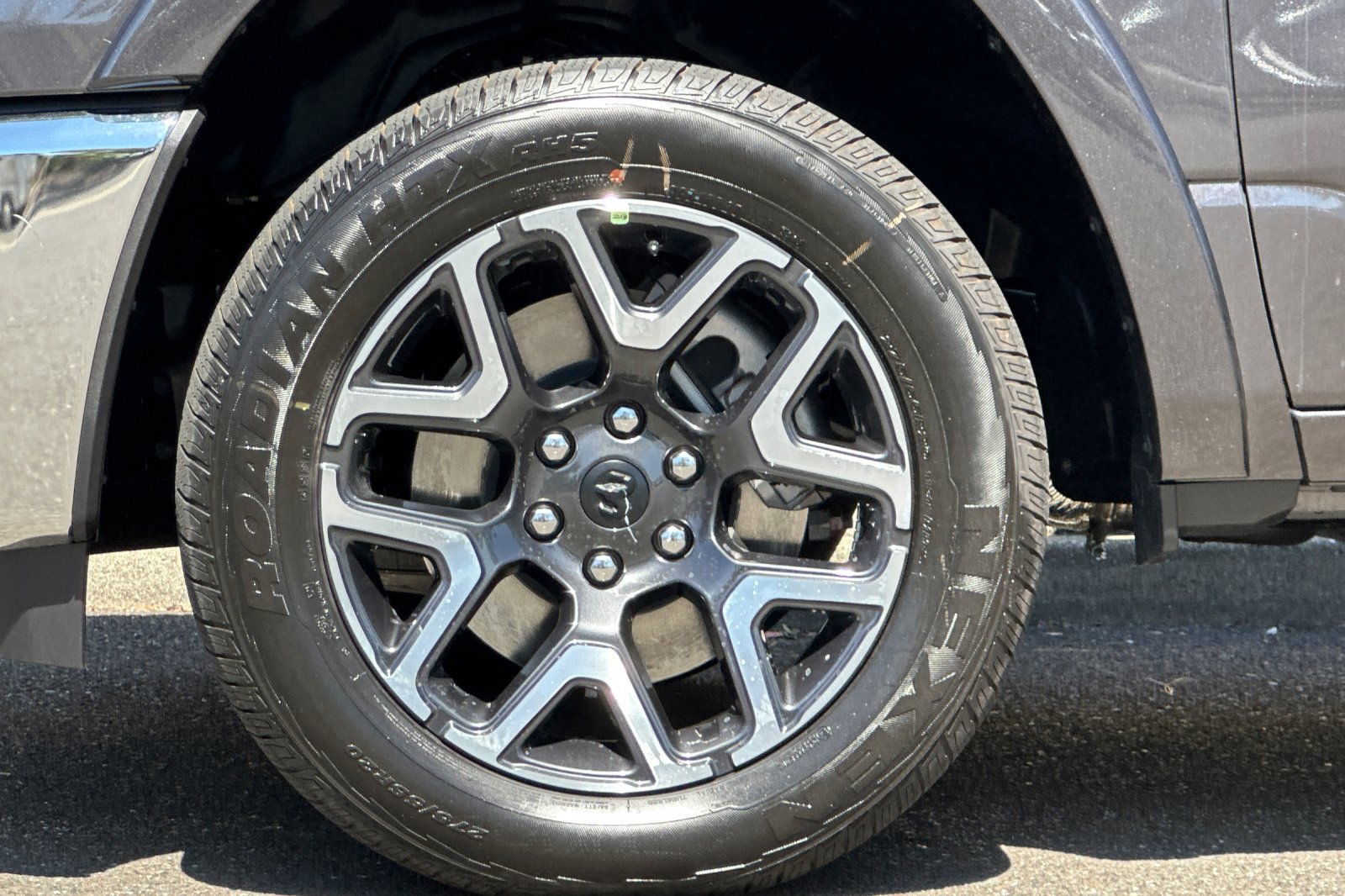 New 2026 Granite Crystal Metallic Clear-Coat Exterior Paint RAM Laramie image 24