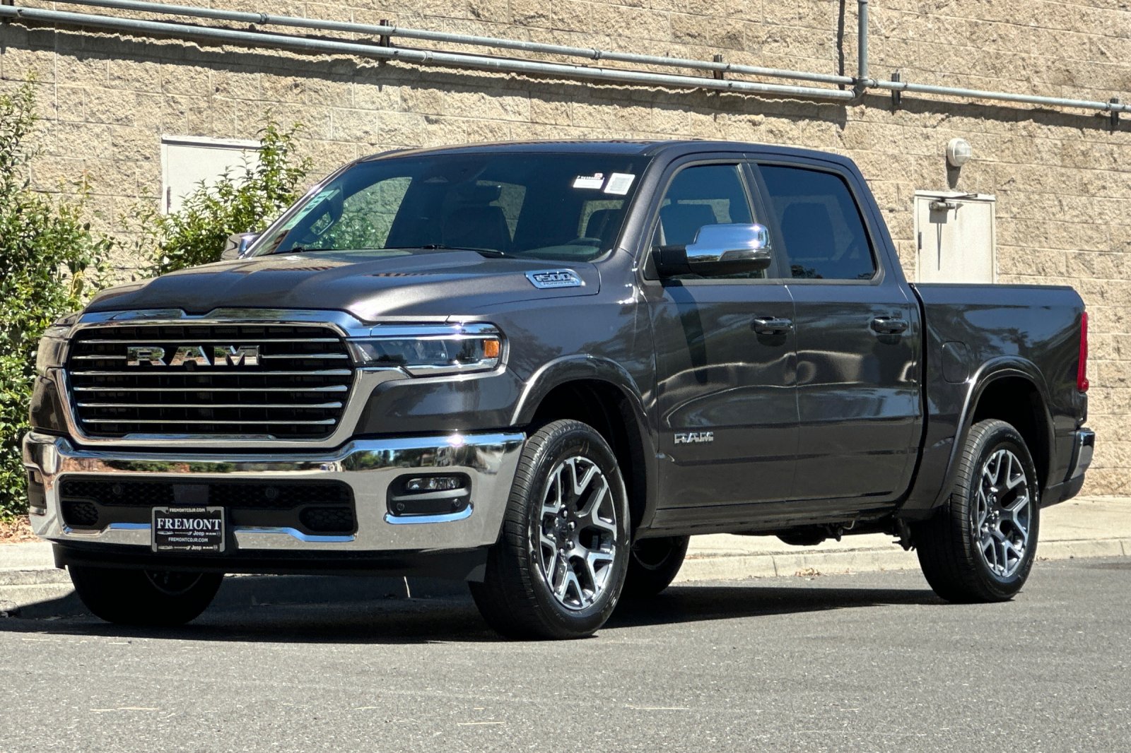 New 2026 Granite Crystal Metallic Clear-Coat Exterior Paint RAM Laramie image 7