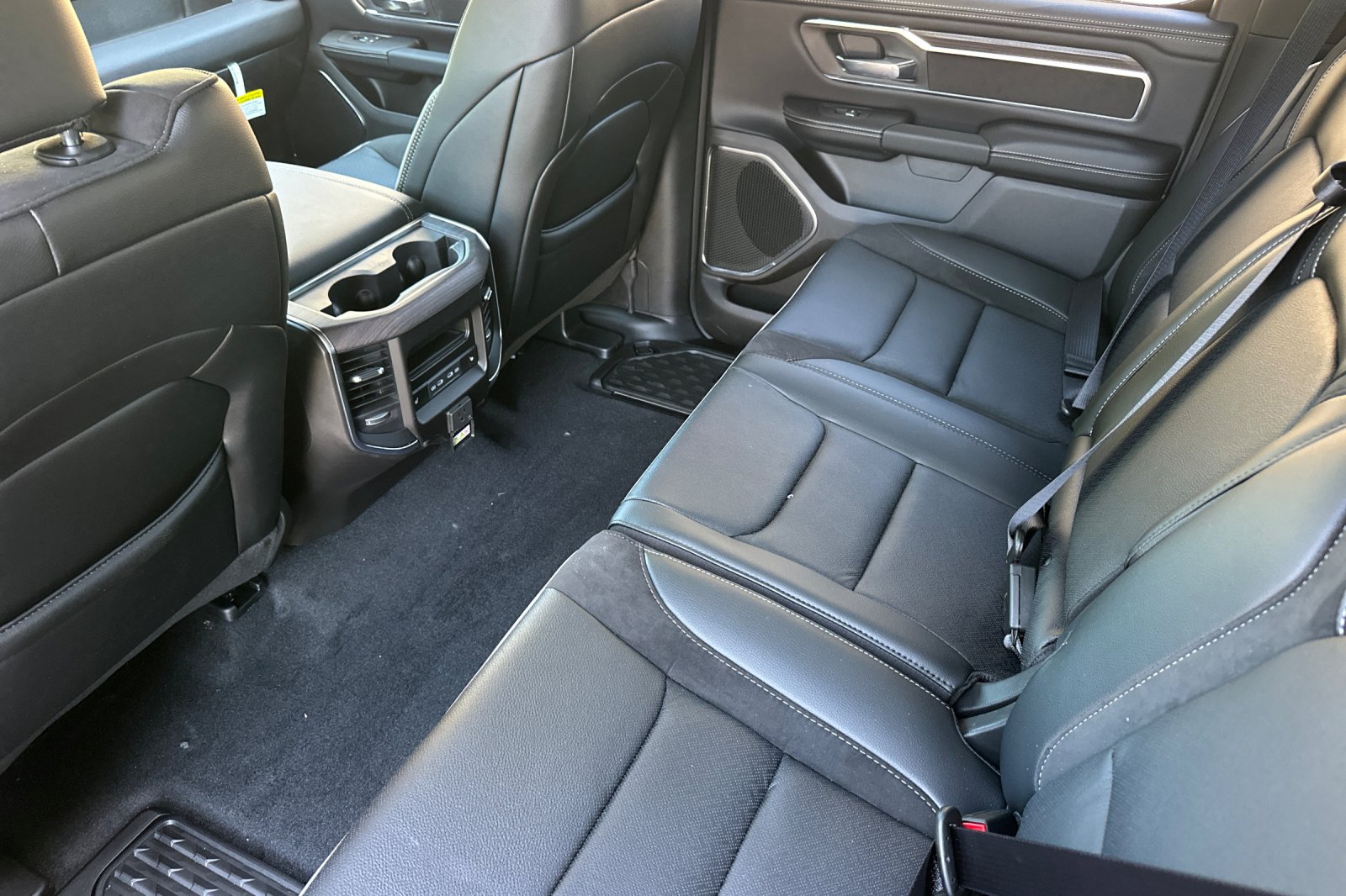 New 2026 Granite Crystal Metallic Clear-Coat Exterior Paint RAM Laramie image 11