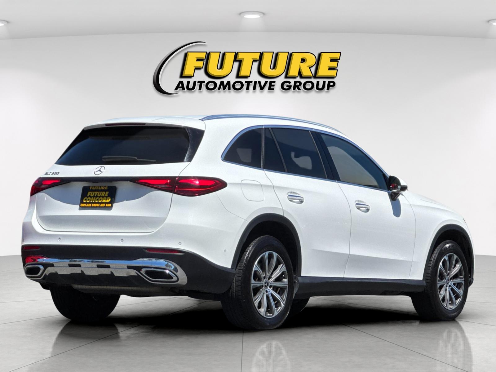 Used 2024 White Mercedes-Benz GLC 300 image 4