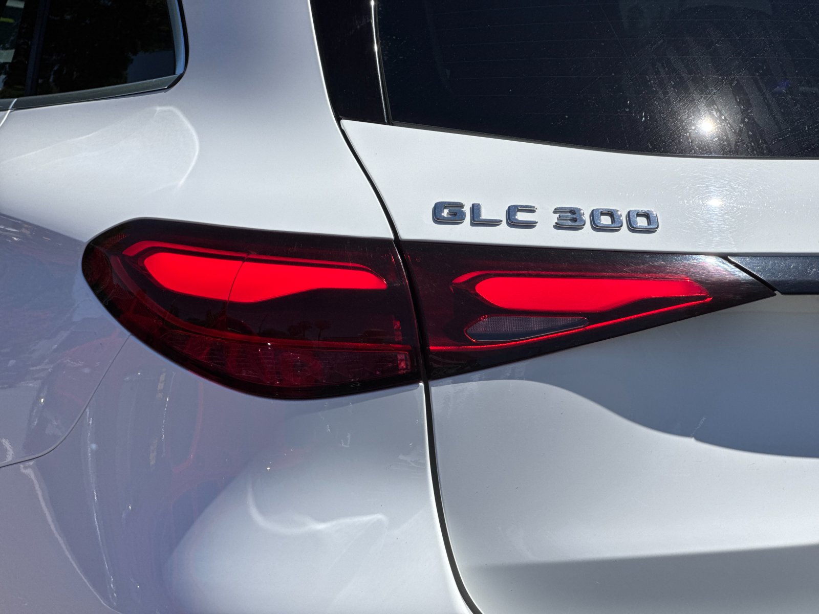 Used 2024 White Mercedes-Benz GLC 300 image 26