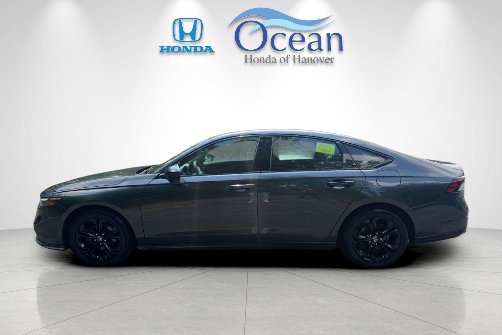 Used 2025 Meteorite Gray Metallic Honda SE image 6