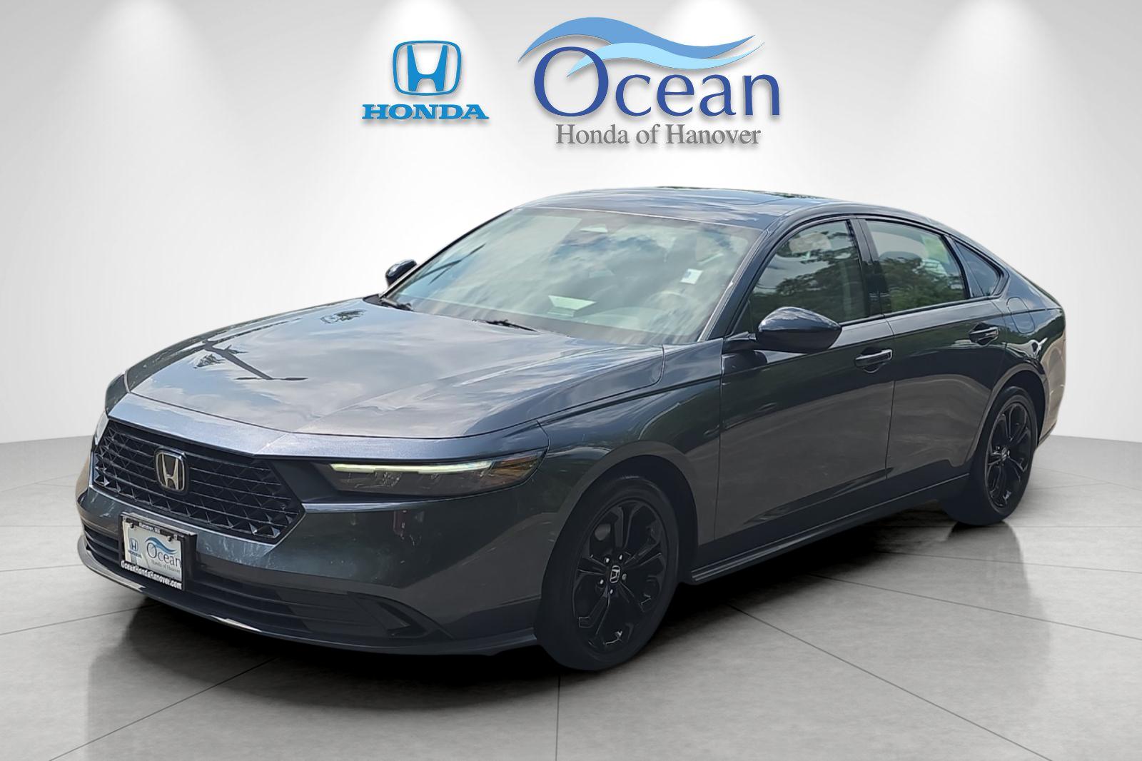 Used 2025 Meteorite Gray Metallic Honda SE image 7