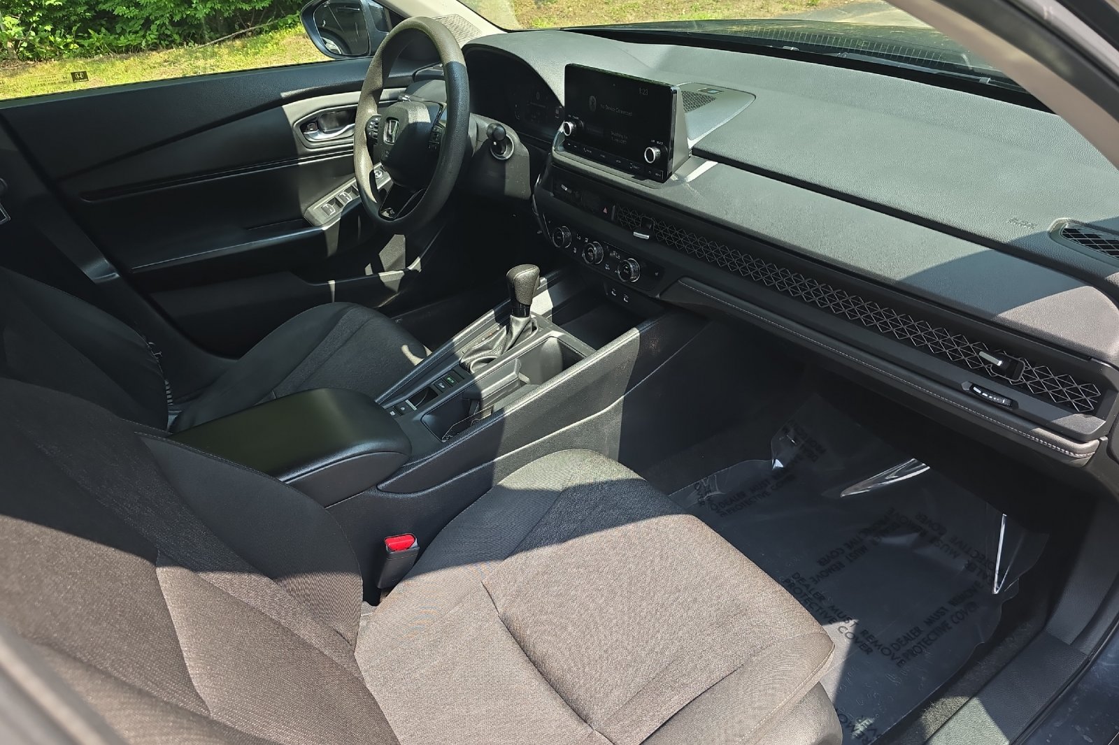 Used 2025 Meteorite Gray Metallic Honda SE image 16