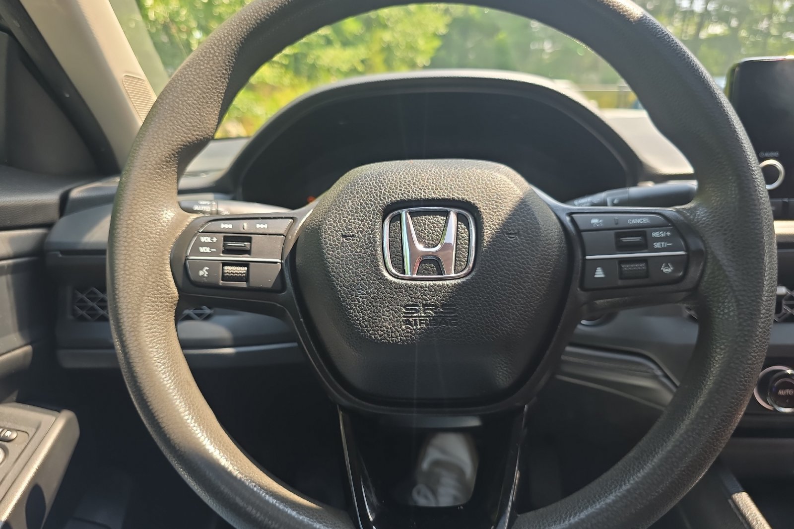 Used 2025 Meteorite Gray Metallic Honda SE image 22