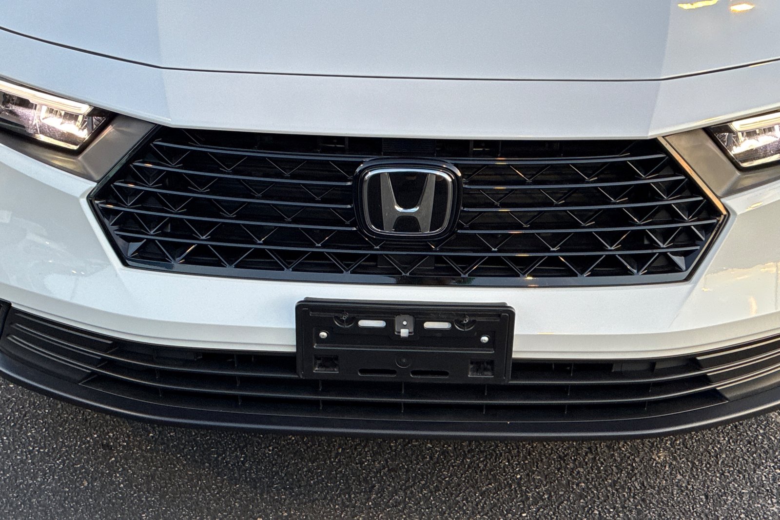 Used 2025 Platinum White Pearl Honda SE image 41