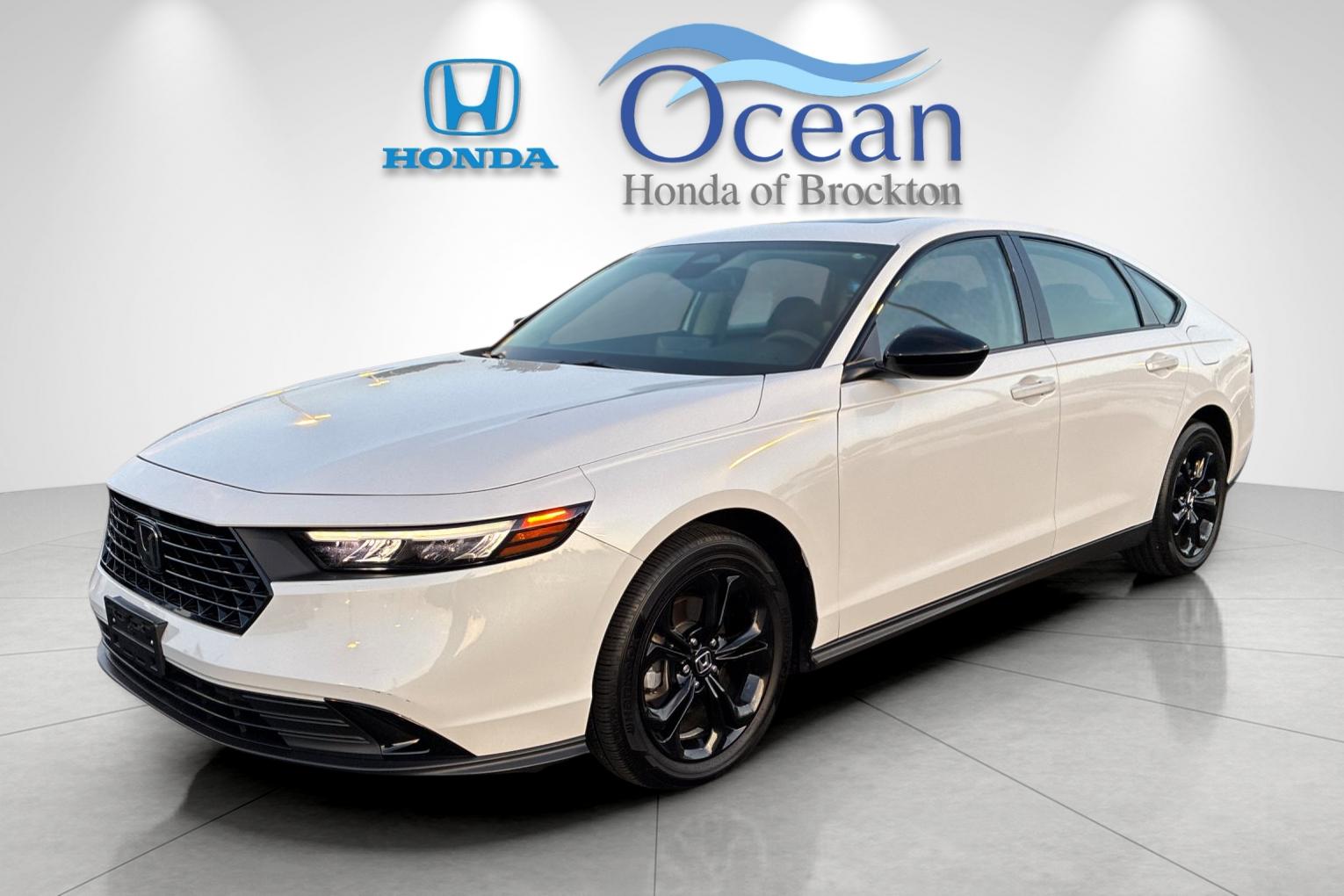 Used 2025 Platinum White Pearl Honda SE image 7