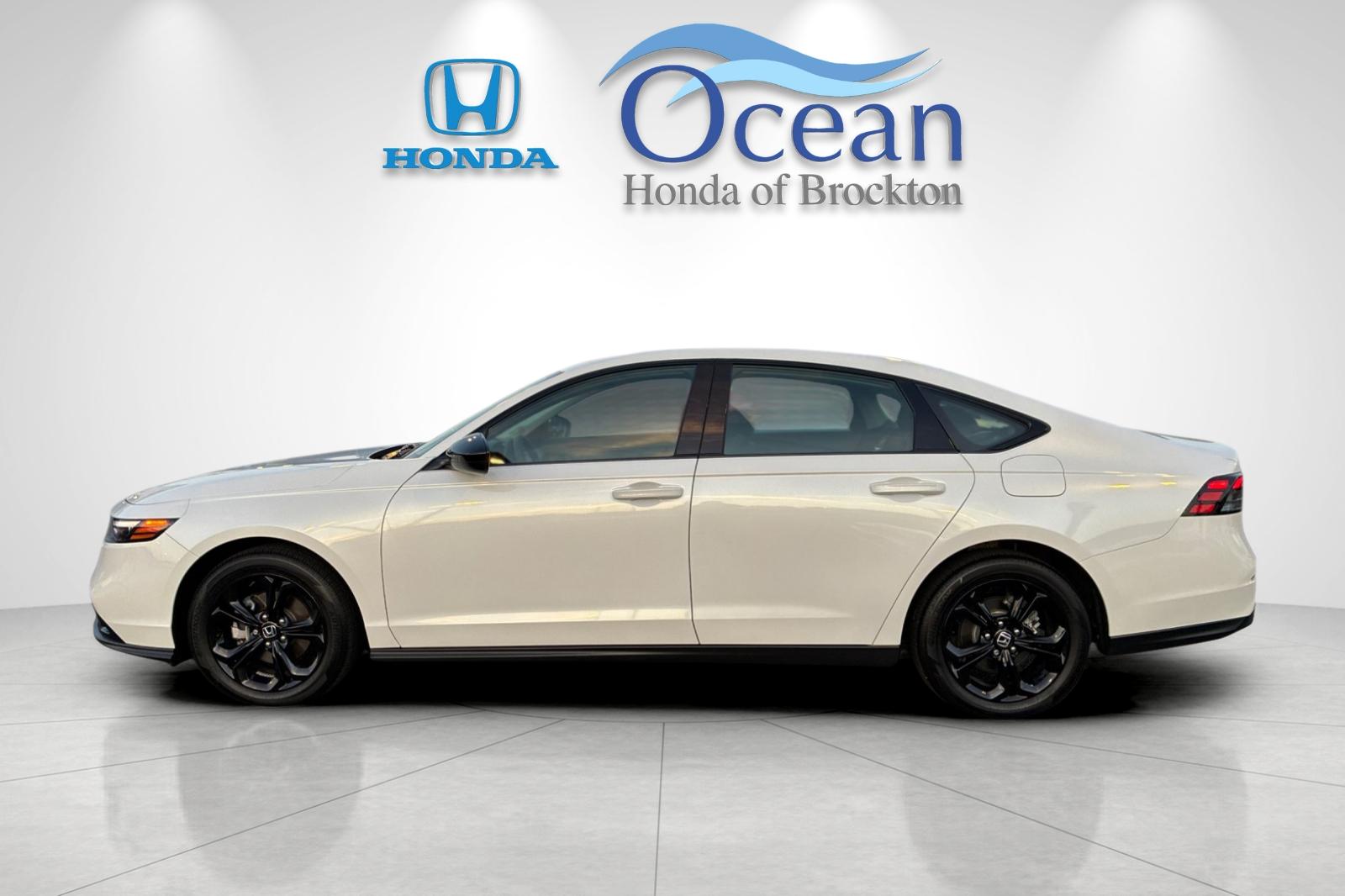 Used 2025 Platinum White Pearl Honda SE image 6