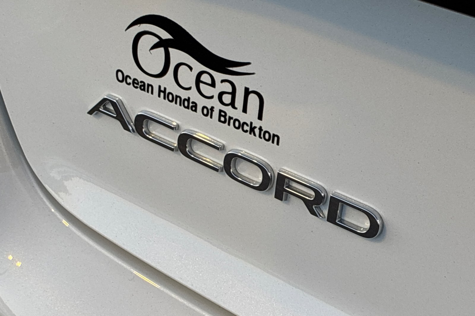 Used 2025 Platinum White Pearl Honda SE image 39
