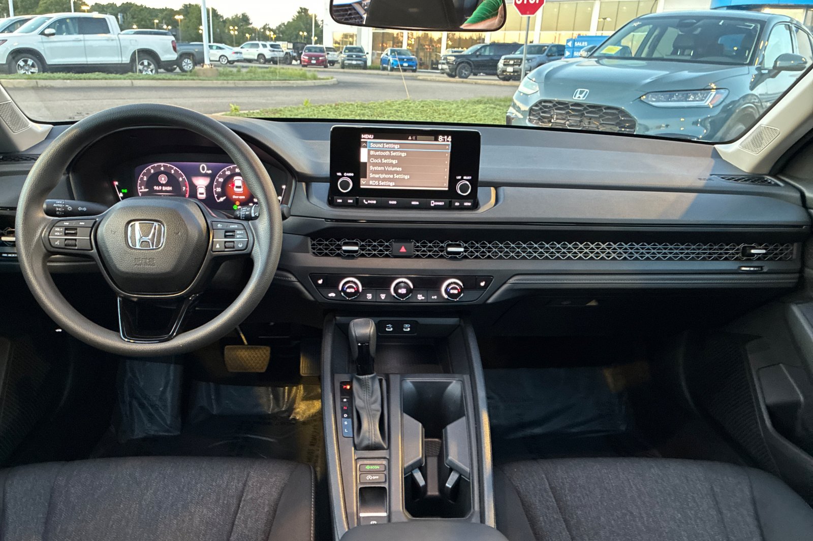 Used 2025 Platinum White Pearl Honda SE image 16