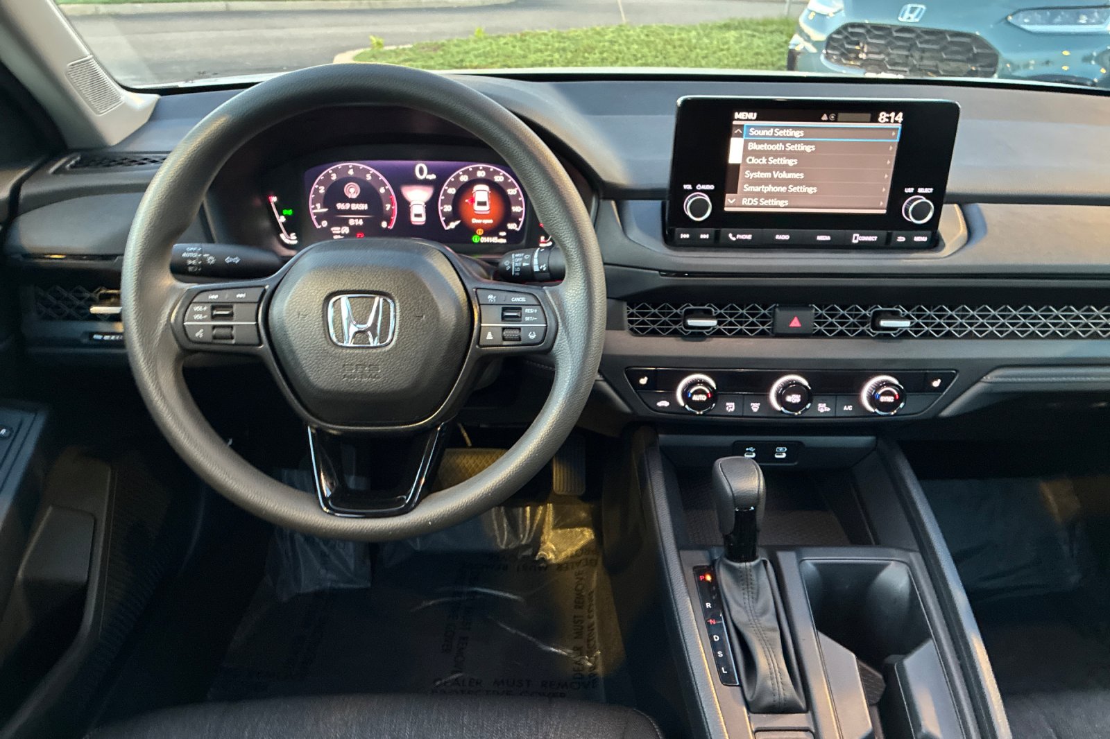 Used 2025 Platinum White Pearl Honda SE image 17