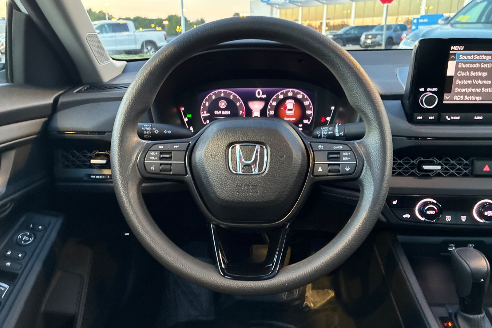 Used 2025 Platinum White Pearl Honda SE image 29