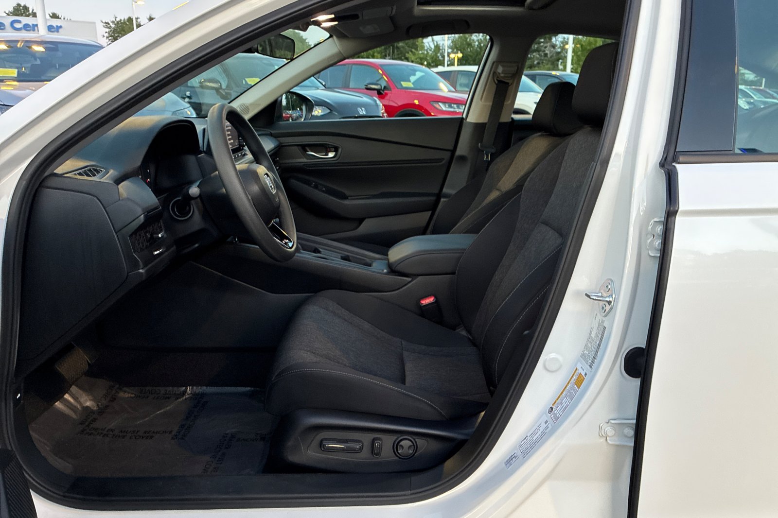 Used 2025 Platinum White Pearl Honda SE image 11