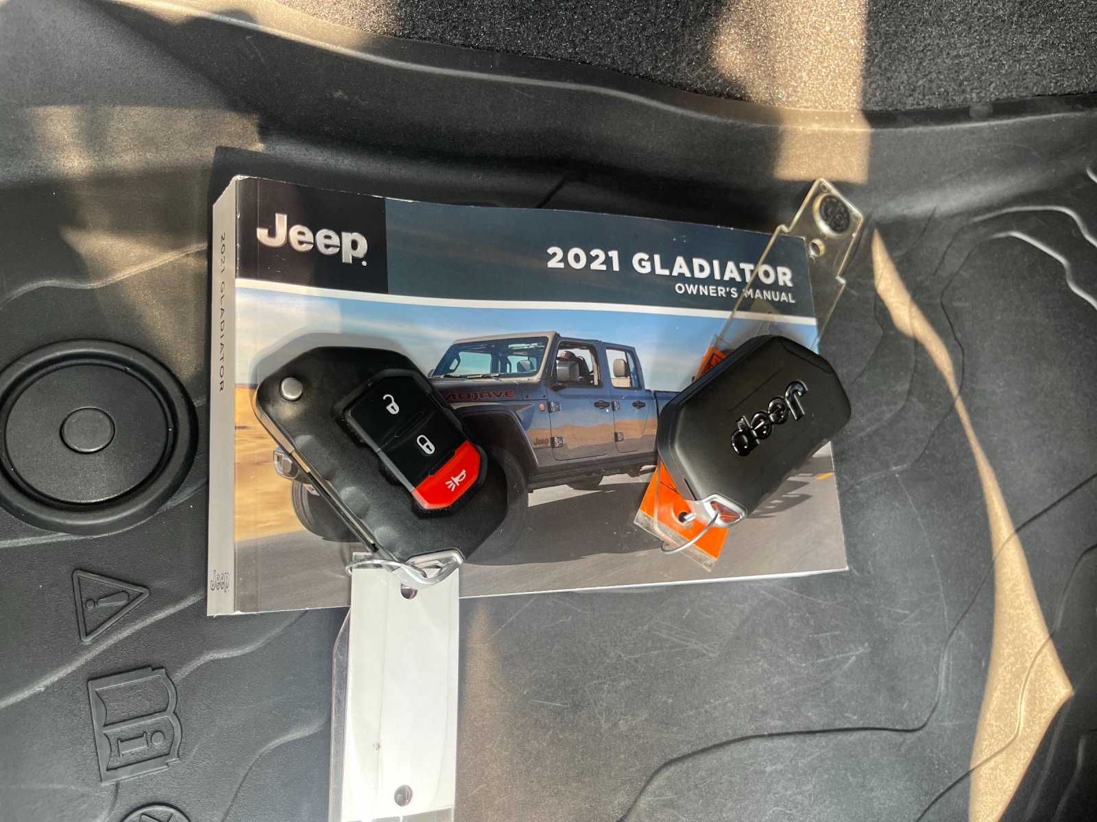 Used 2021 Gray Jeep Overland image 9