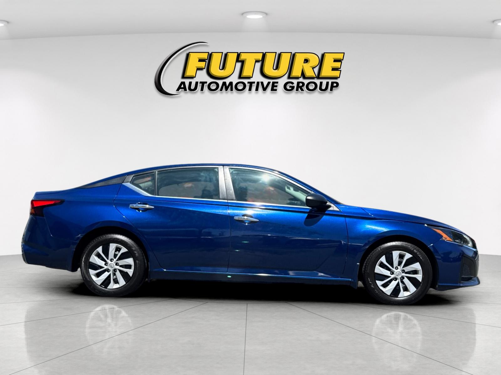 Used 2024 Blue Nissan 2.5 S image 3