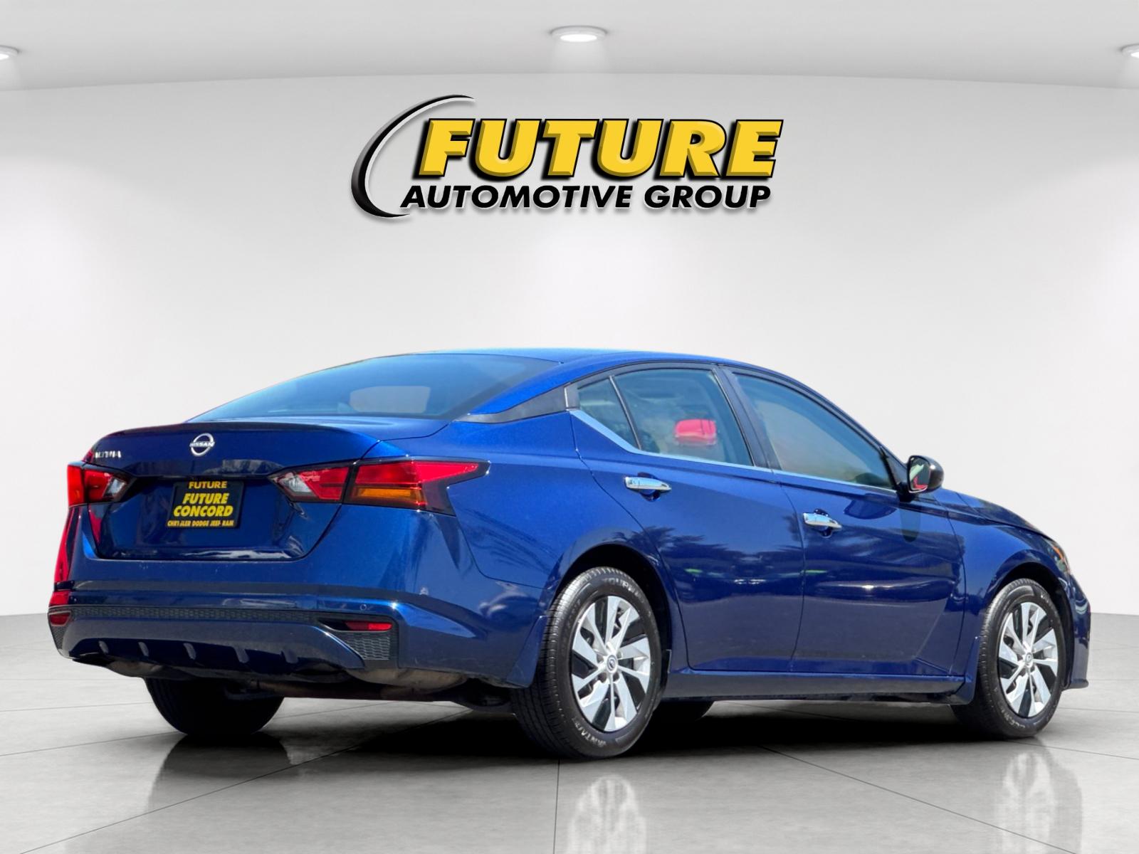 Used 2024 Blue Nissan 2.5 S image 4