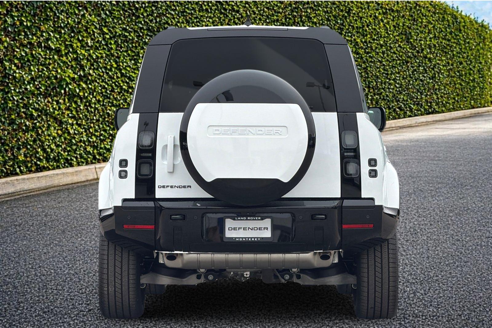 New 2026 Fuji White Land Rover X-Dynamic SE image 5
