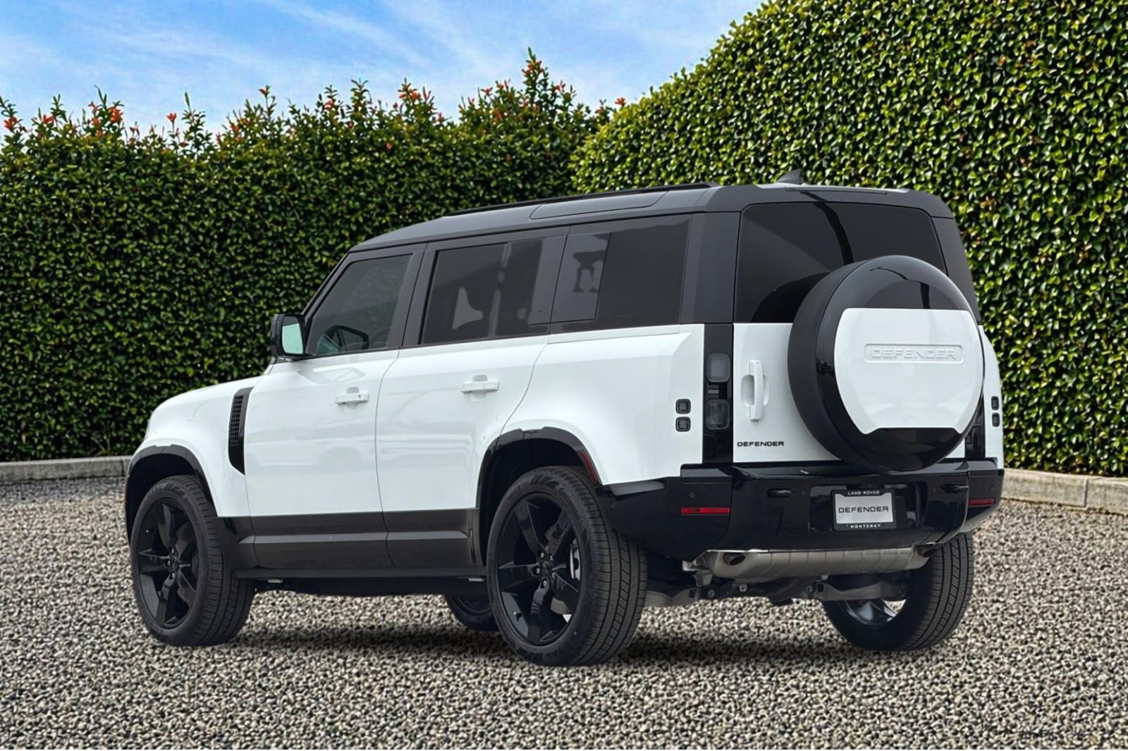 New 2026 Fuji White Land Rover X-Dynamic SE image 4