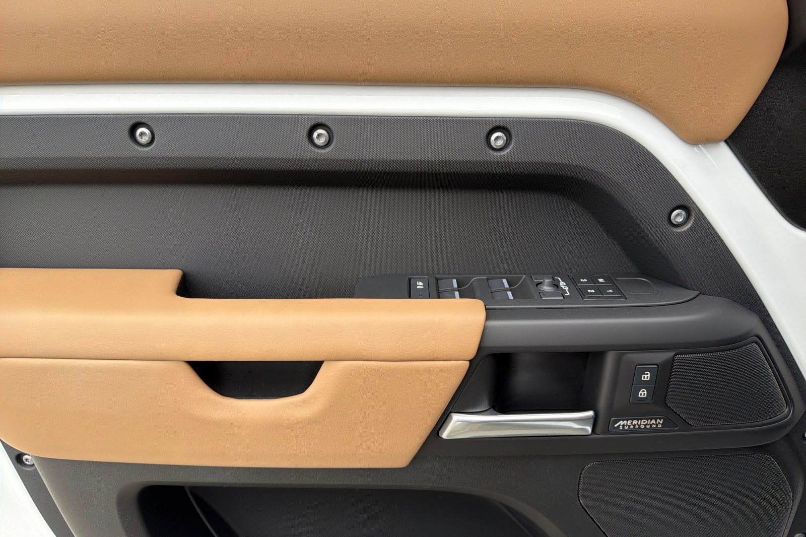 New 2026 Fuji White Land Rover X-Dynamic SE image 11