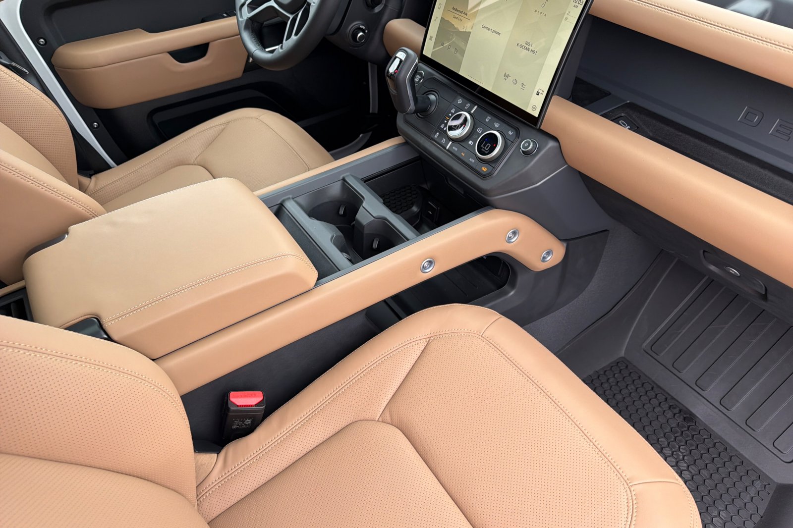 New 2026 Fuji White Land Rover X-Dynamic SE image 16
