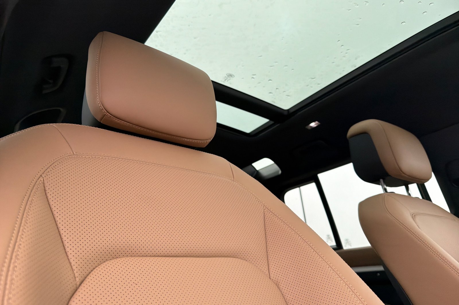 New 2026 Fuji White Land Rover X-Dynamic SE image 17