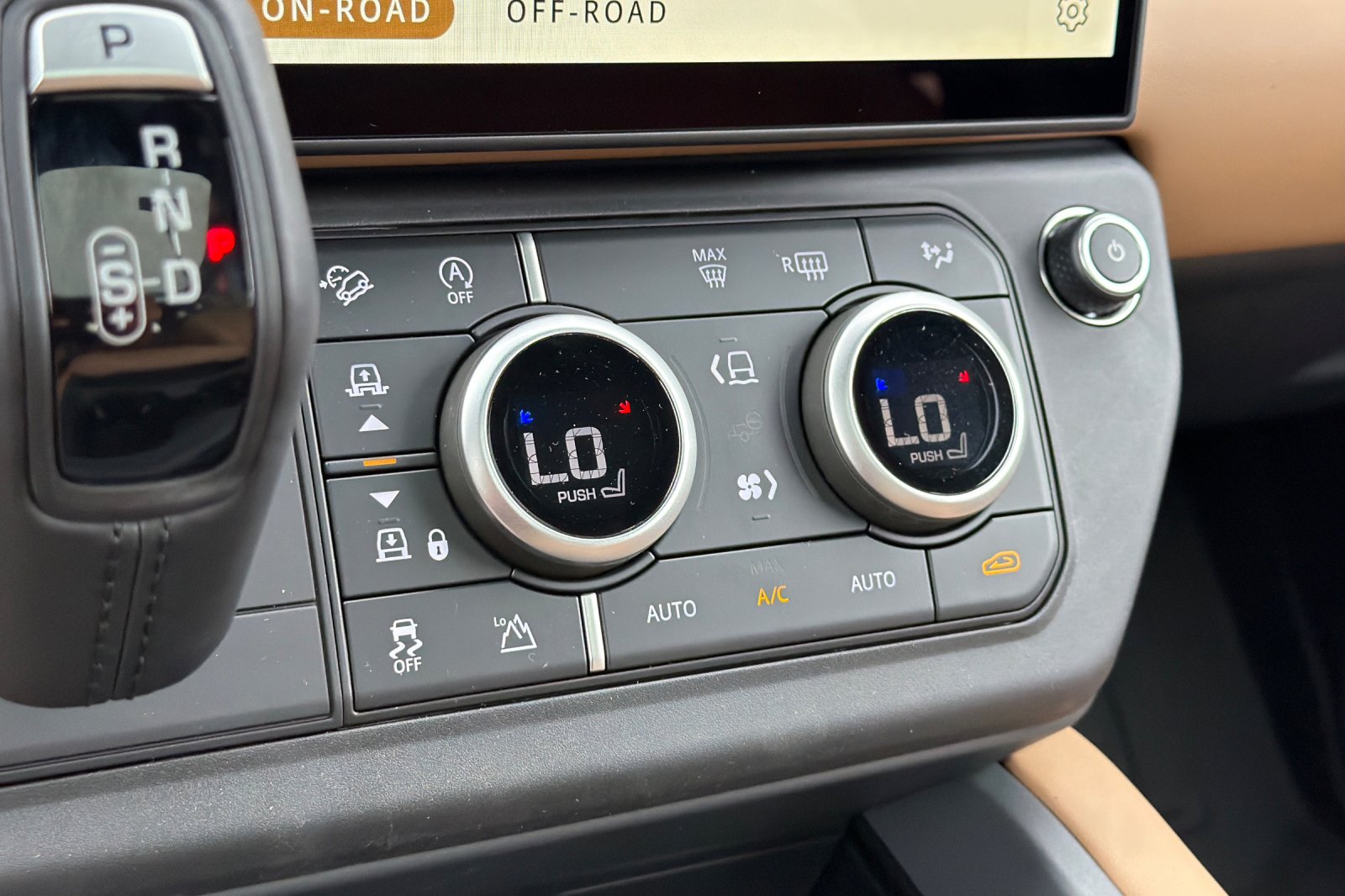 New 2026 Fuji White Land Rover X-Dynamic SE image 21