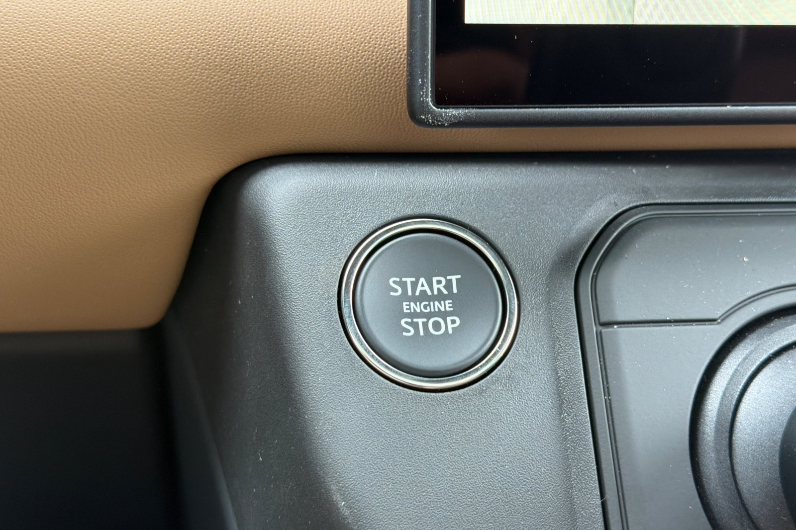 New 2026 Fuji White Land Rover X-Dynamic SE image 23