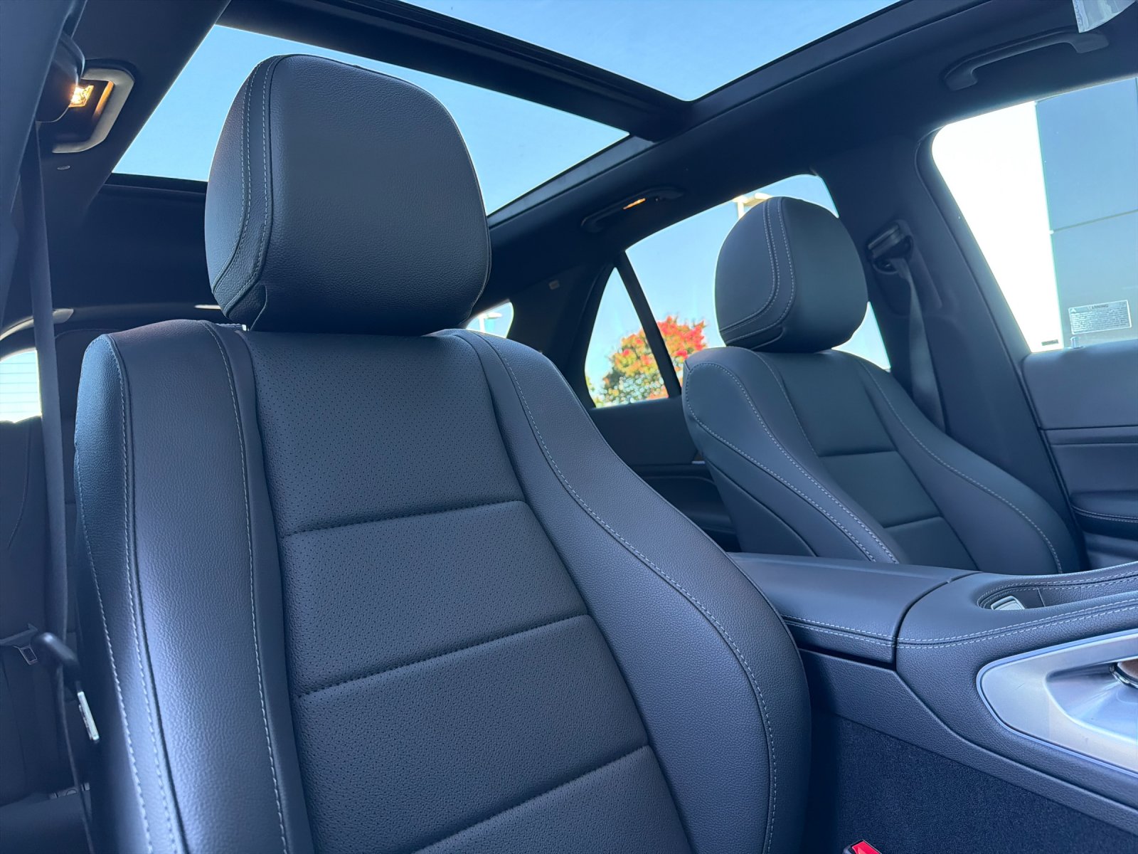 Certified Used 2025 Obsidian Black Metallic Mercedes-Benz GLE 450 4D Sport Utility 4MATIC® image 21