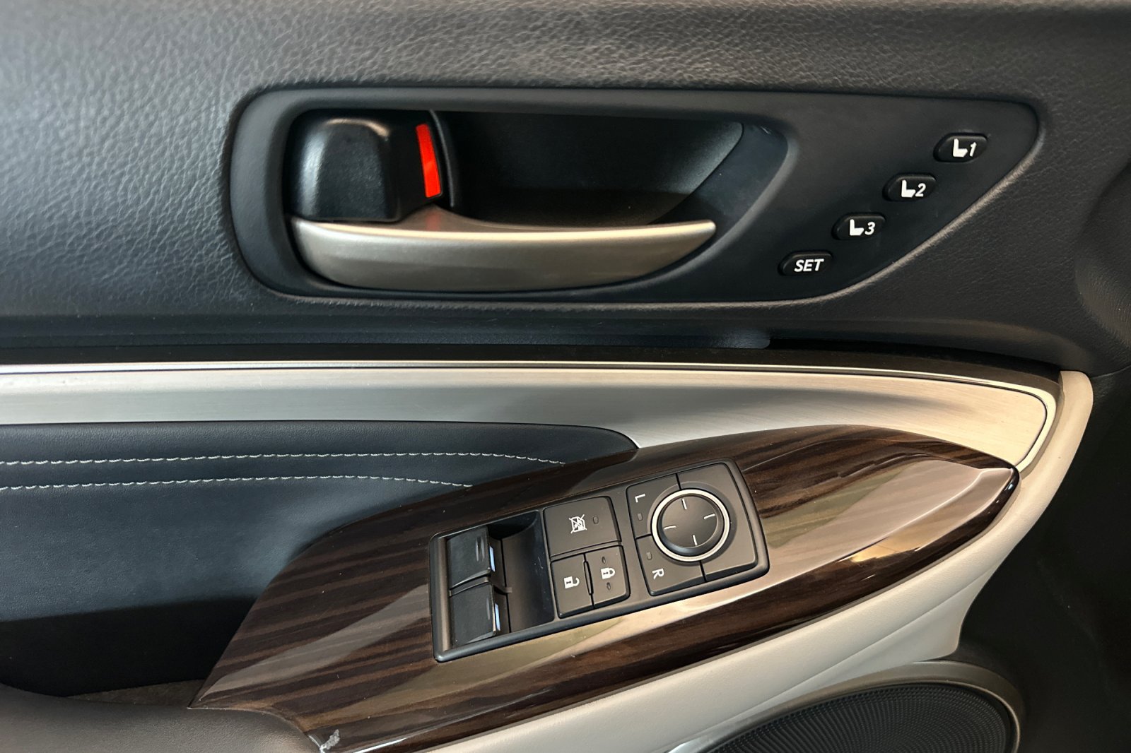 Used 2015 Black Lexus 350 image 11