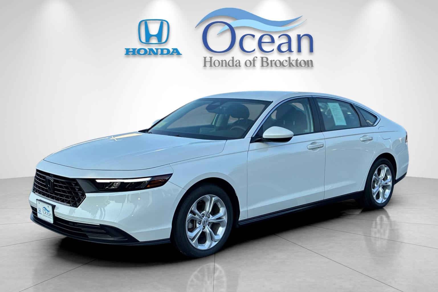 Used 2024 Platinum White Pearl Honda LX image 7