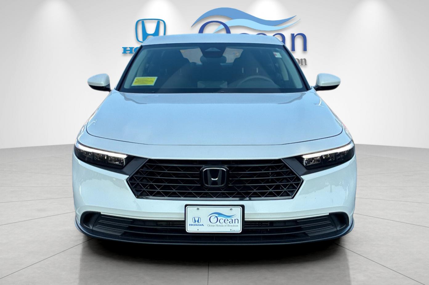 Used 2024 Platinum White Pearl Honda LX image 8