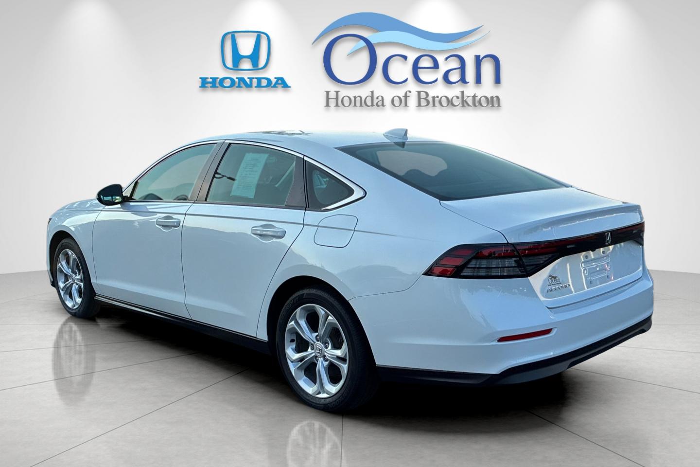 Used 2024 Platinum White Pearl Honda LX image 5