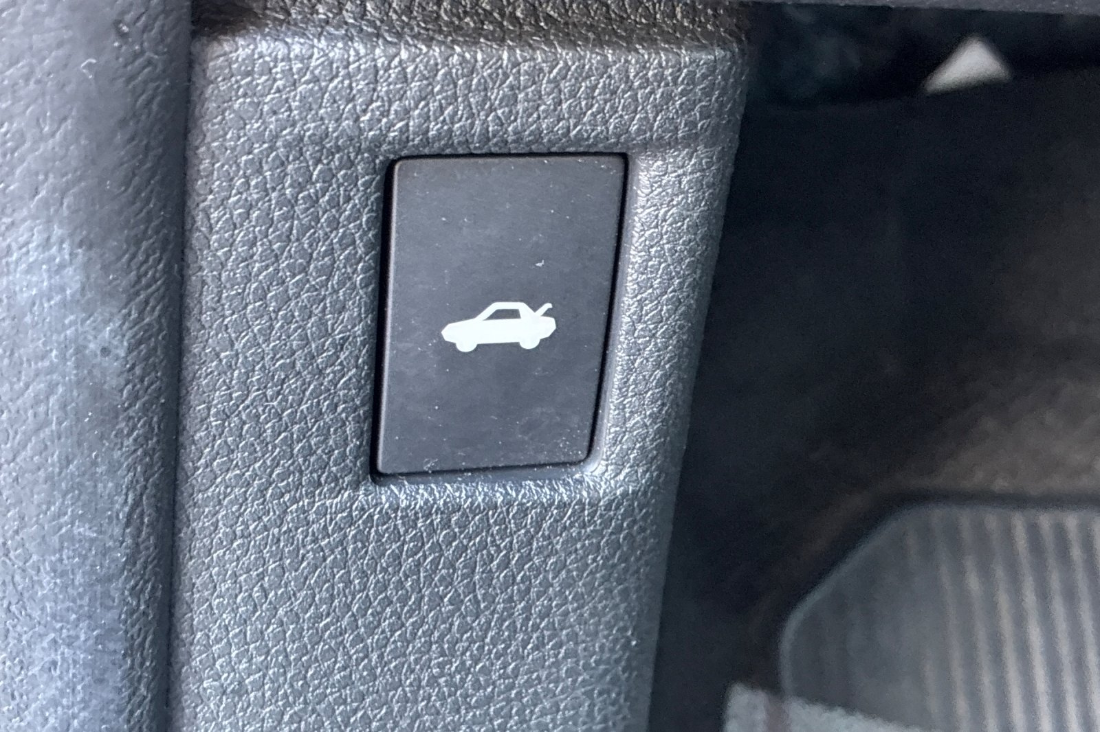 Used 2024 Platinum White Pearl Honda LX image 13