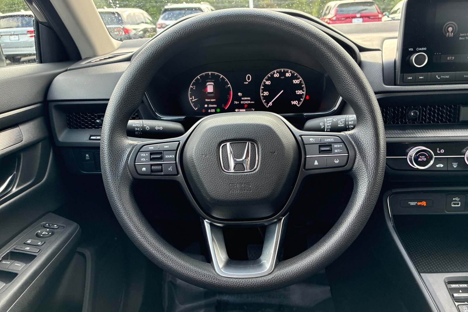Used 2025 Meteorite Gray Metallic Honda LX image 27