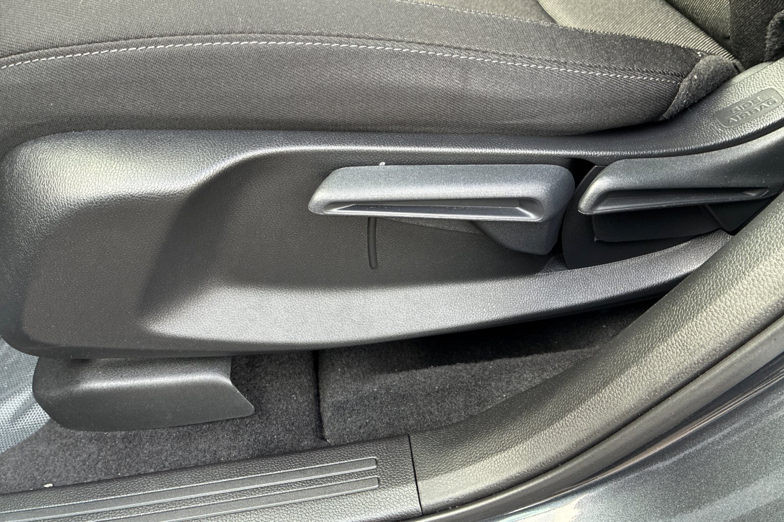 Used 2025 Meteorite Gray Metallic Honda LX image 7
