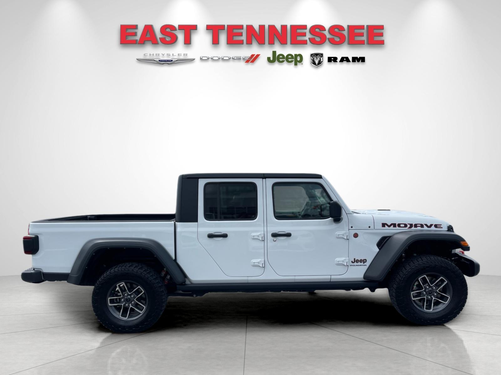Used 2024 White Jeep Mojave image 2