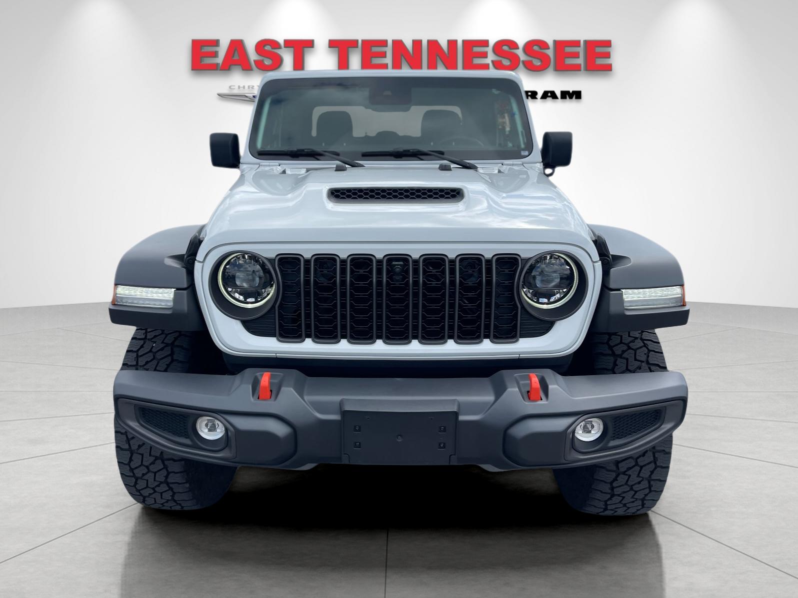 Used 2024 White Jeep Mojave image 9