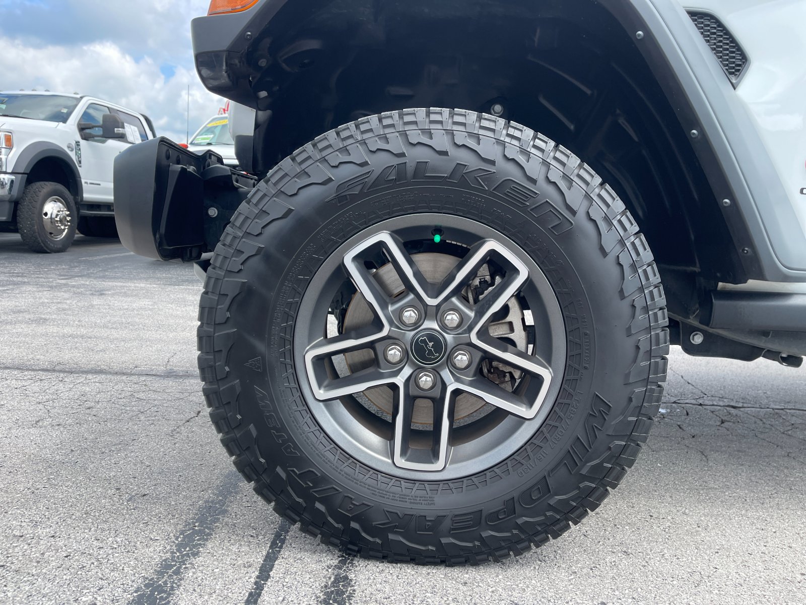 Used 2024 White Jeep Mojave image 31