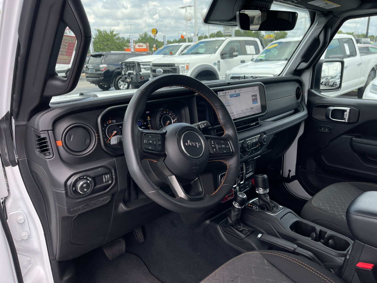 Used 2024 White Jeep Mojave image 11