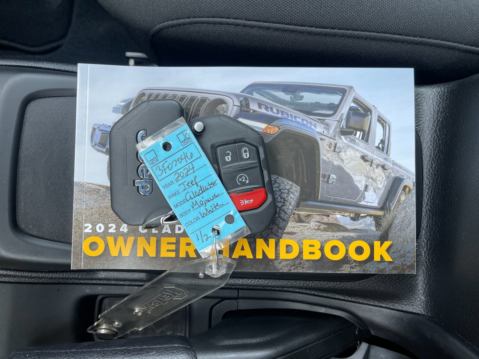 Used 2024 White Jeep Mojave image 10